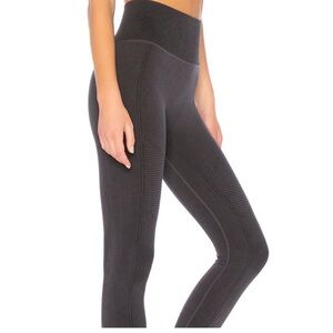 “Yummie: Woman’s Leggings size medium”